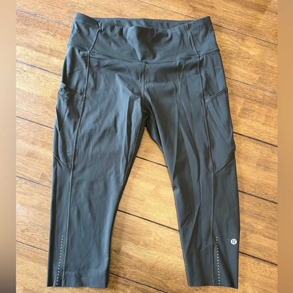 Lululemon size 12 cropped olive green leggings